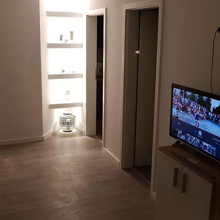 Ferienwohnung Mit Jacuzzi Naehe Flughafen Koeln Bonn Troisdorf Dış mekan fotoğraf