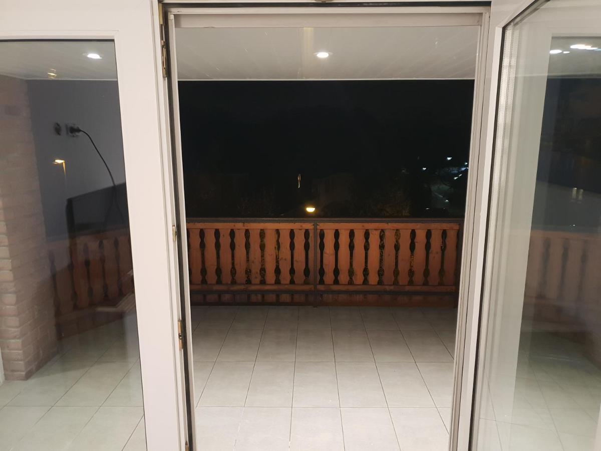 Ferienwohnung Mit Jacuzzi Naehe Flughafen Koeln Bonn Troisdorf Dış mekan fotoğraf
