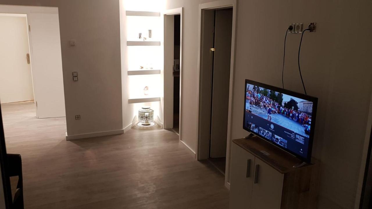 Ferienwohnung Mit Jacuzzi Naehe Flughafen Koeln Bonn Troisdorf Dış mekan fotoğraf