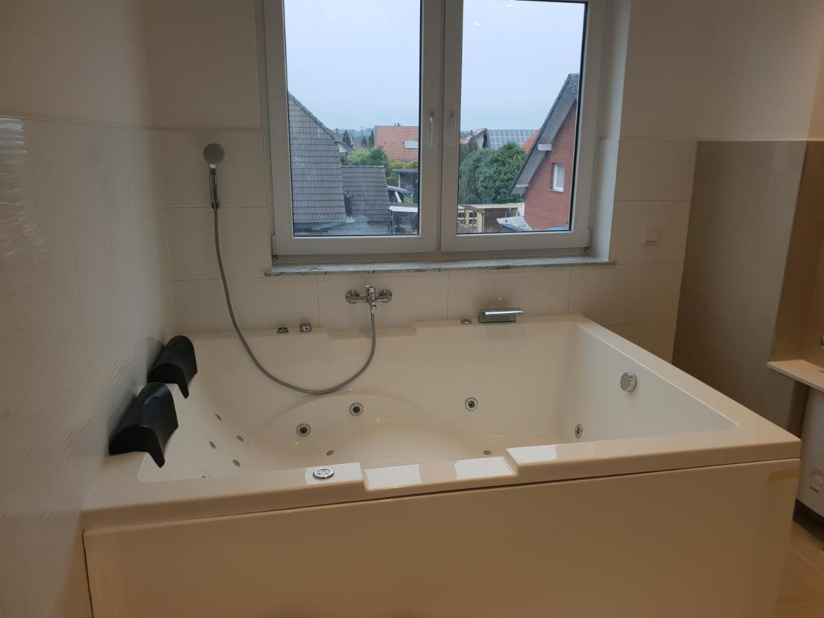 Ferienwohnung Mit Jacuzzi Naehe Flughafen Koeln Bonn Troisdorf Dış mekan fotoğraf