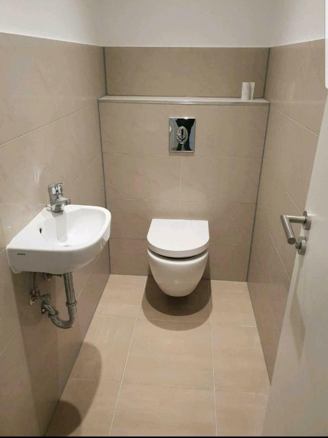 Ferienwohnung Mit Jacuzzi Naehe Flughafen Koeln Bonn Troisdorf Dış mekan fotoğraf
